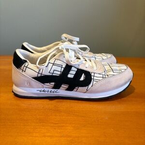 Hush Puppies White and Black Sneakers with Retro Design and Smooth Finish